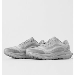 Alo Yoga Grey Running Shoe 👟 size 8 women’s / 6.5 men’s